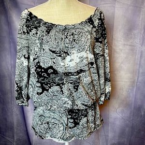 STYLE & COMPANY OFF SHOULDER BLACK/WHITE PEASANT BLOUSE SIZED M